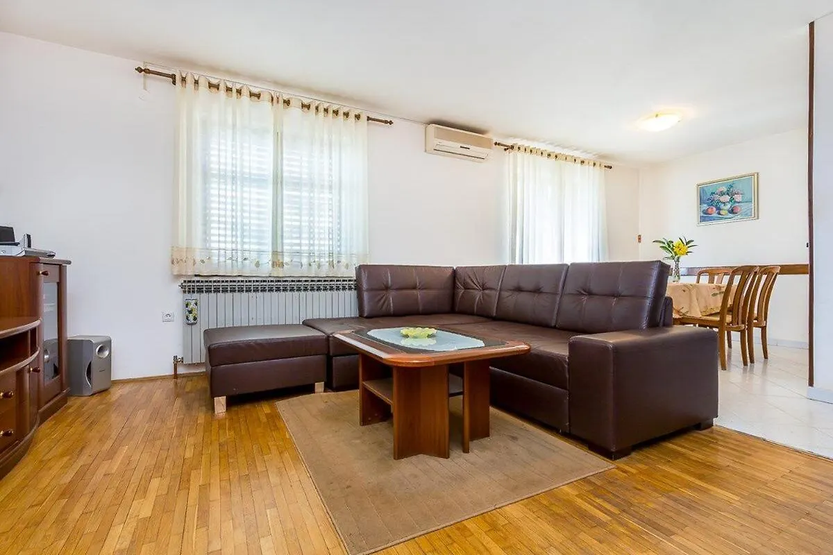 Apartment Sissano Liznjan