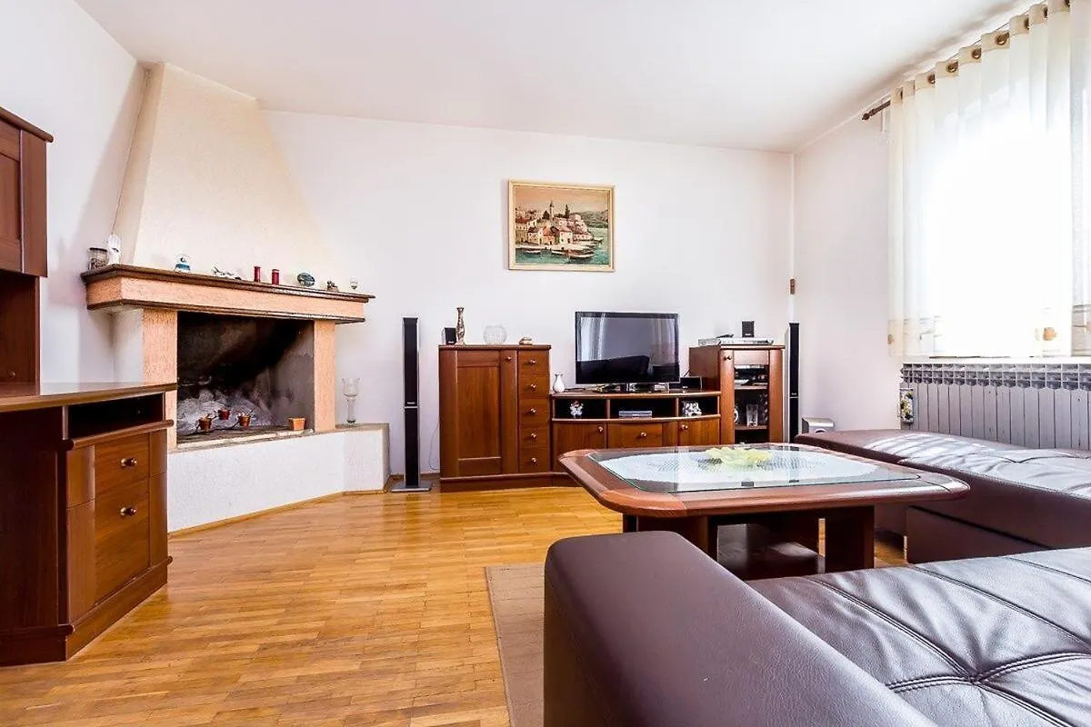 Apartment Sissano Liznjan
